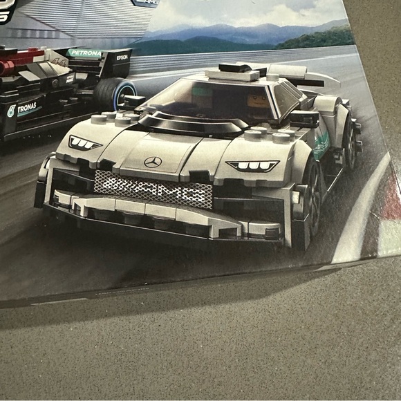 LEGO Speed Champions Mercedes F1 W12 & AMG Project One Set 76909, 564 PCS - Picture 5 of 9